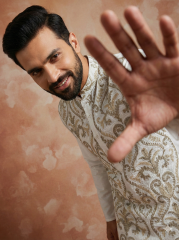 Chhaap Off White Thread Embroidered Full Sleeve Straight Kurta