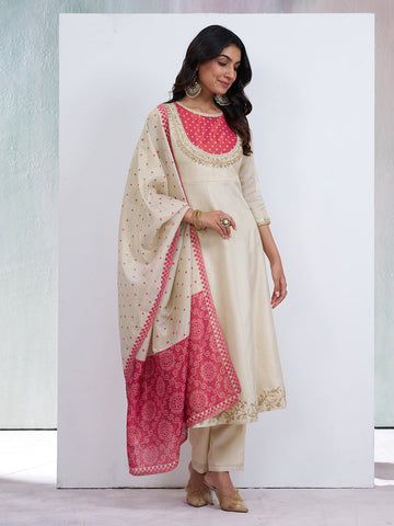 Off-White & Pink Silk Blend Zari Embroidered Kurta With Pant And Dupatta