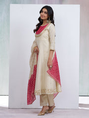 Off-White & Pink Silk Blend Zari Embroidered Kurta With Pant And Dupatta