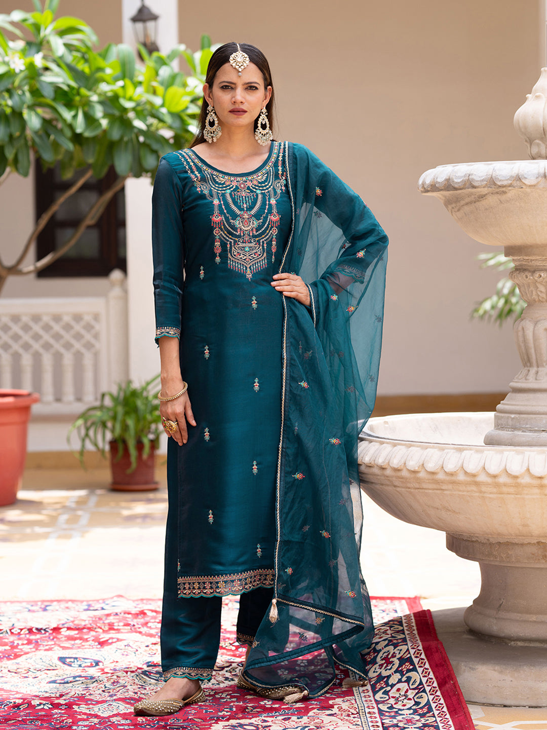Blue EmbroideBlue Kurta Set with Dupatta & Pants