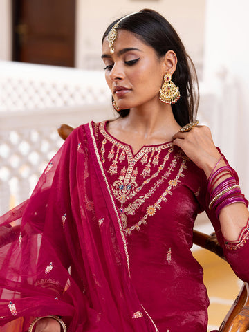 Raani Pink Silk Zari Sequence Thread Embroidered Kurta With Pant And Dupatta Set