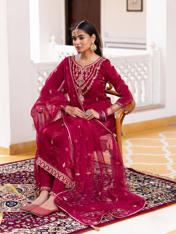 Raani Pink Silk Zari Sequence Thread Embroidered Kurta With Pant And Dupatta Set
